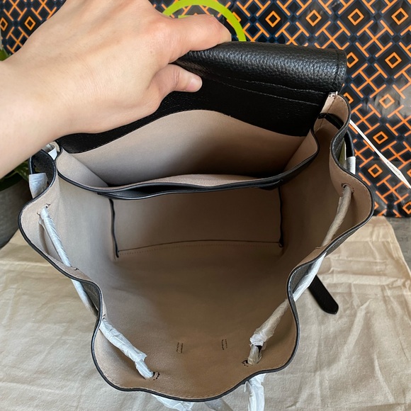 New✨tory burch Thea With Gold Hardware Pebbled Leather Backpack (black) main image 7